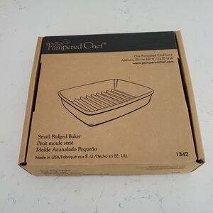 Pampered Chef Small Ridged Baker - Black and Brown